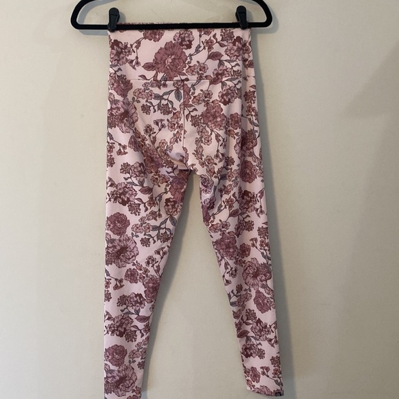 Onzie, Pink Floral Yoga Pants, Size S/M, Excellent Condition - Picture 7 of 7